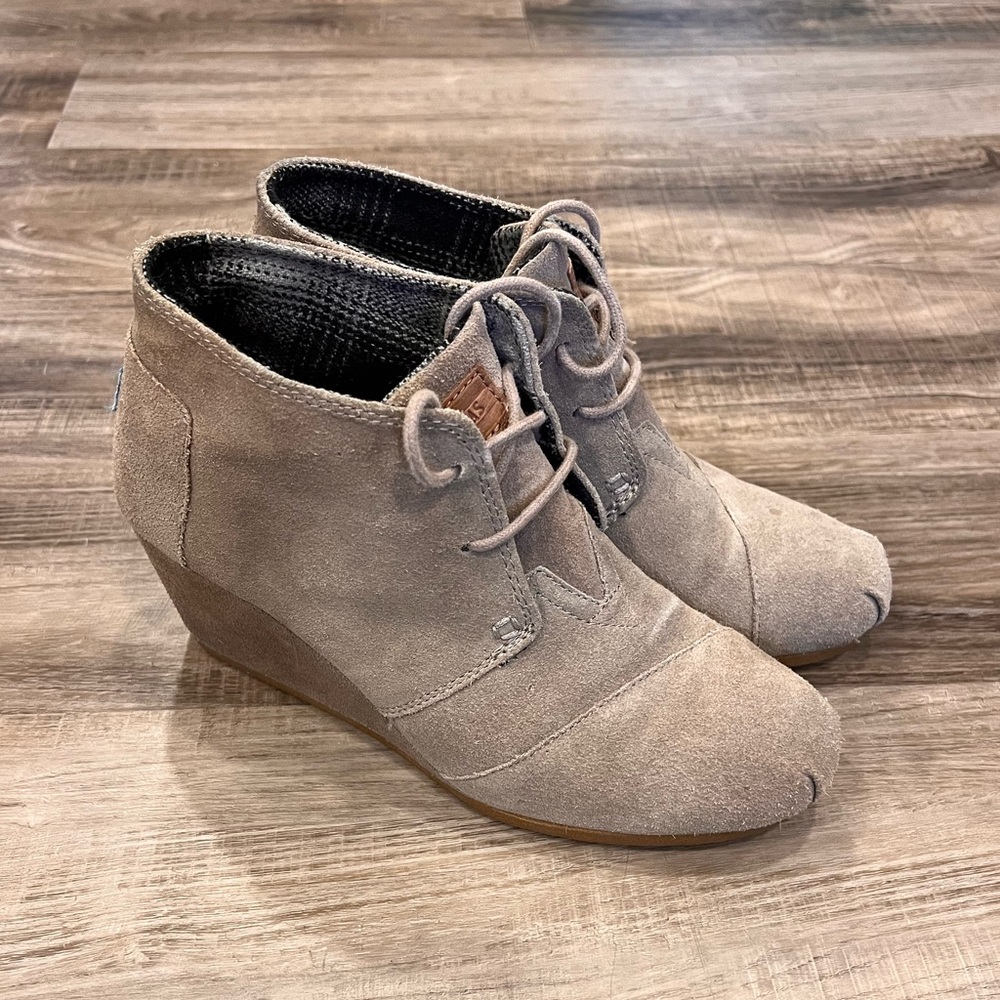 Toms Beige Ankle Boots: Size 7.5